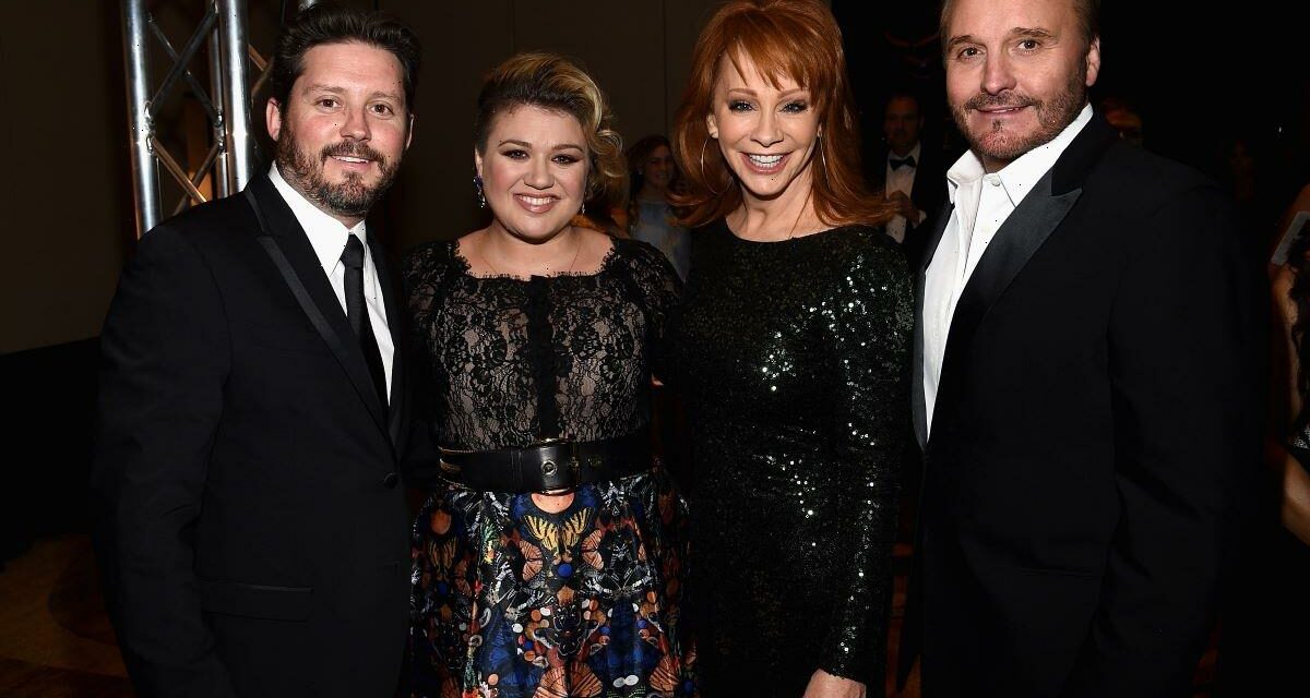 Reba McEntire Is Lovingly Neutral in Kelly Clarkson and Brandon ...